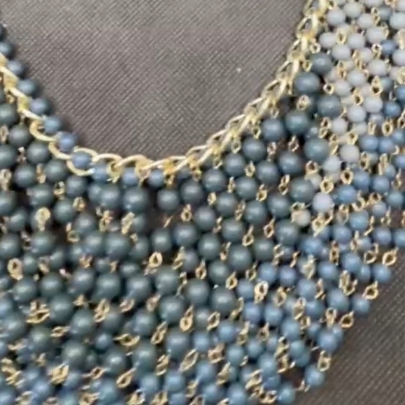 Gold plated cuban link chain with dangling graduated color jasper roundbeads - Picture 4 of 10